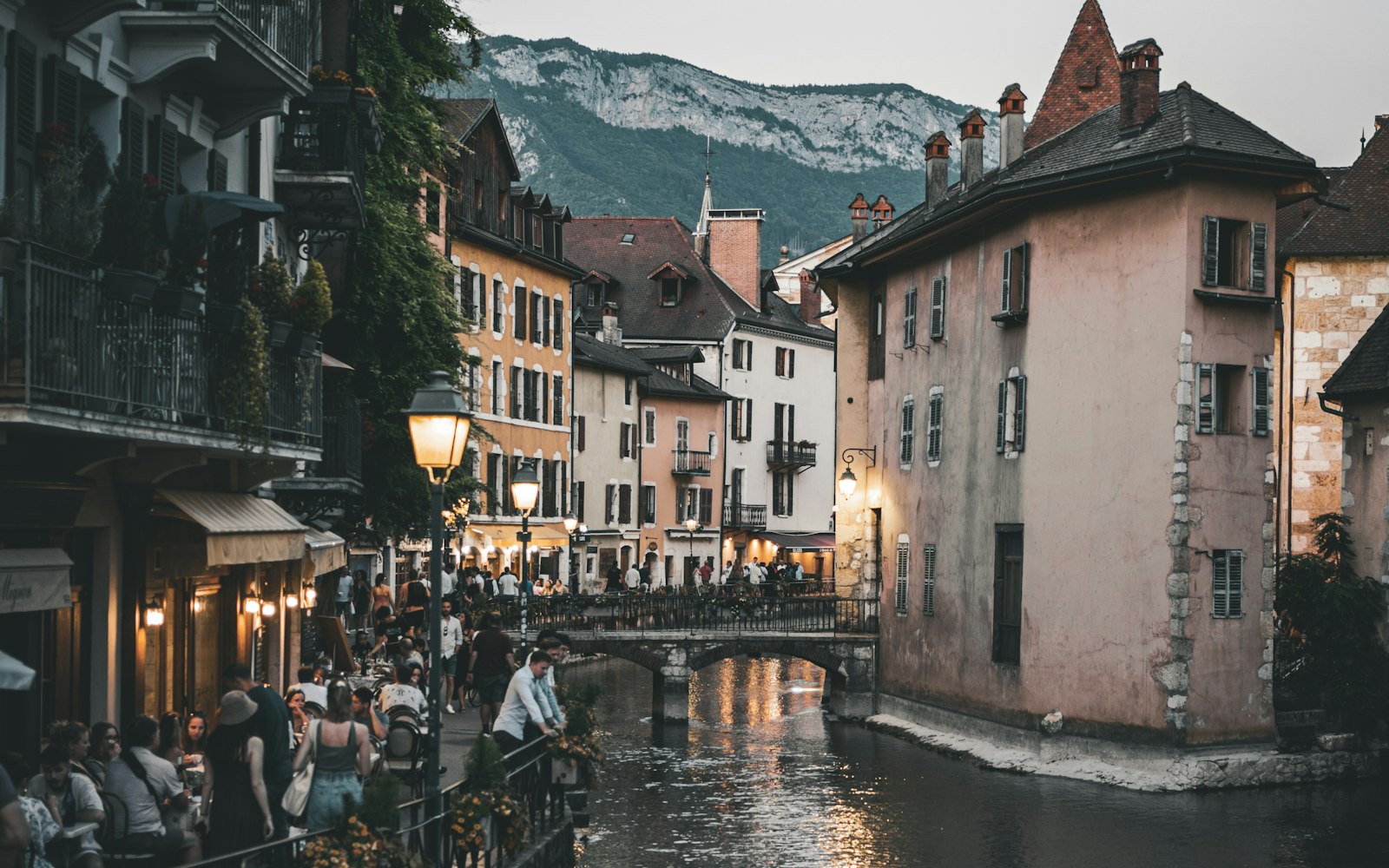 Canal du Thiou dans la vieille ville d'Annecy